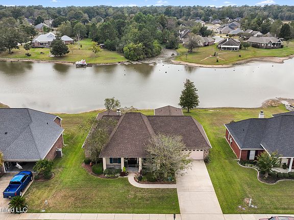 3rd image of 15348 Overlook Dr