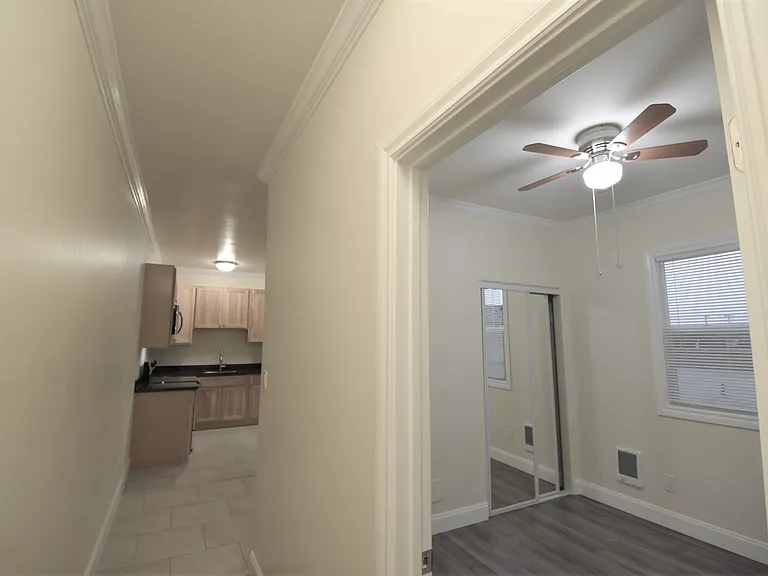 Los Robles Apartments — Photo 13