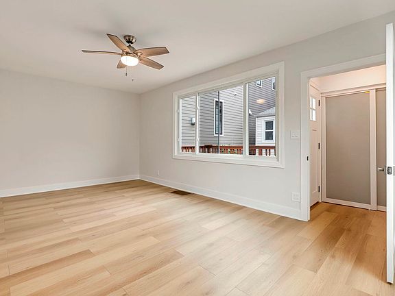 3rd image of 4340 N Oakley Ave