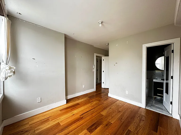 90-92 Graham St #2 — Photo 7
