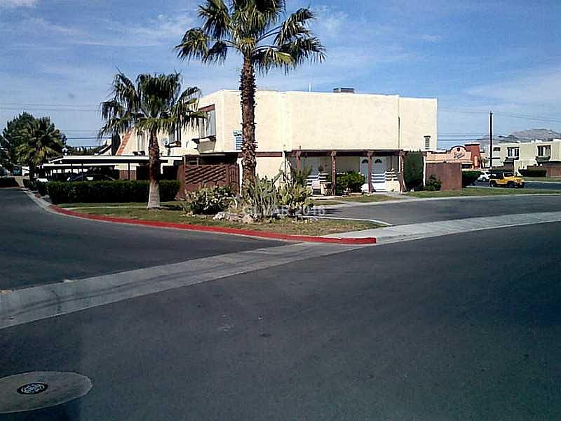 1st image of 3492 Villa Knolls North Dr