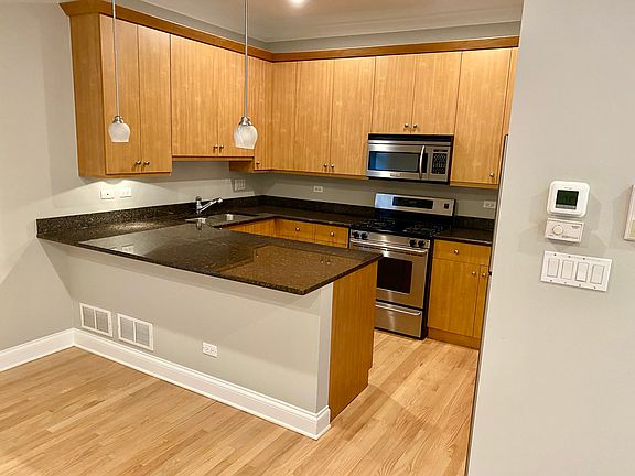 4th image of 1874 N Halsted St APT 1W