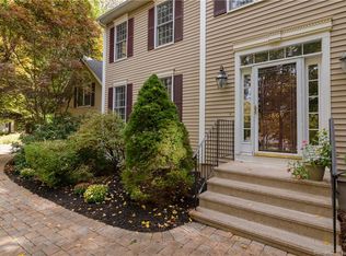 869 N Madison Rd, Guilford, CT 06437