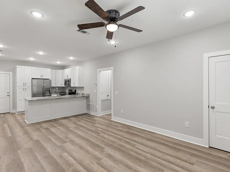 305 Okaloosa Ave #3 — Photo 9