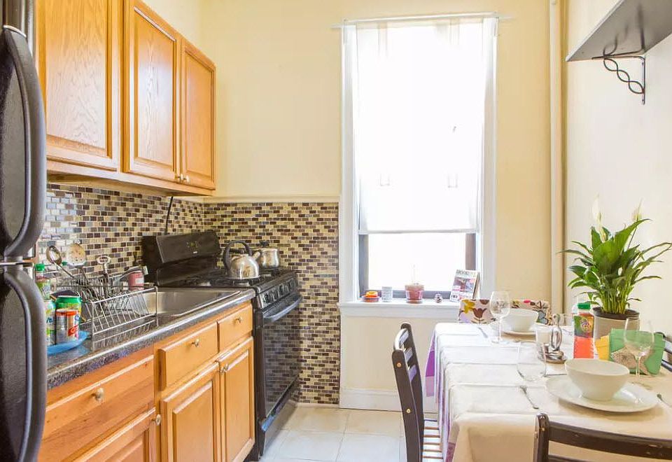 2nd image of 214 E 50th St #4B