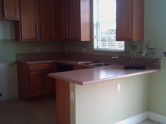 3rd image of 606 NE 21st Ave
