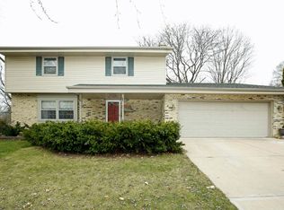5200 Oakton Ln, Greendale, WI 53129