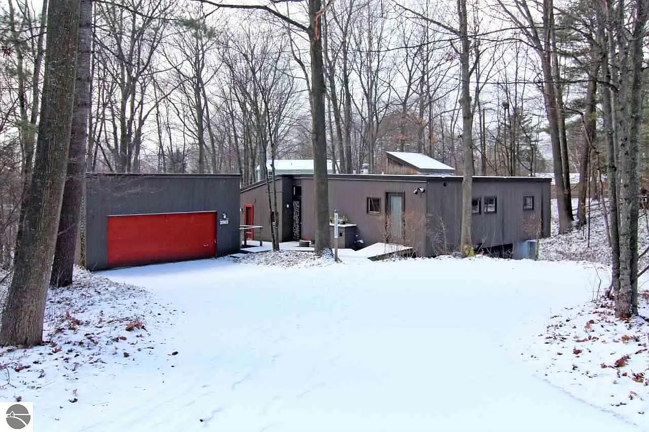 2065 Arrowhead Dr photo 1