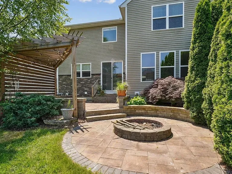 140 Andiron Dr — Photo 21
