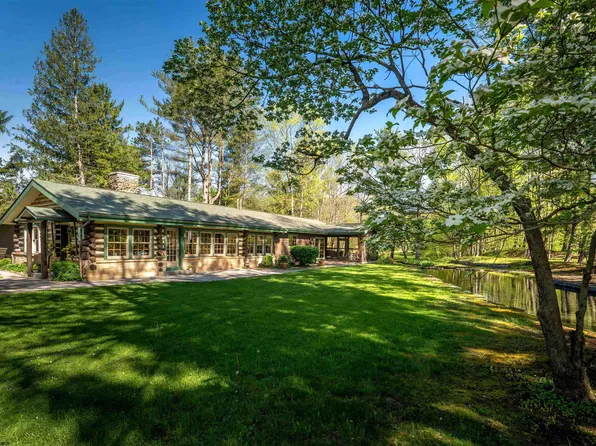 360 Country Club Ct, Terra Alta, WV 26764