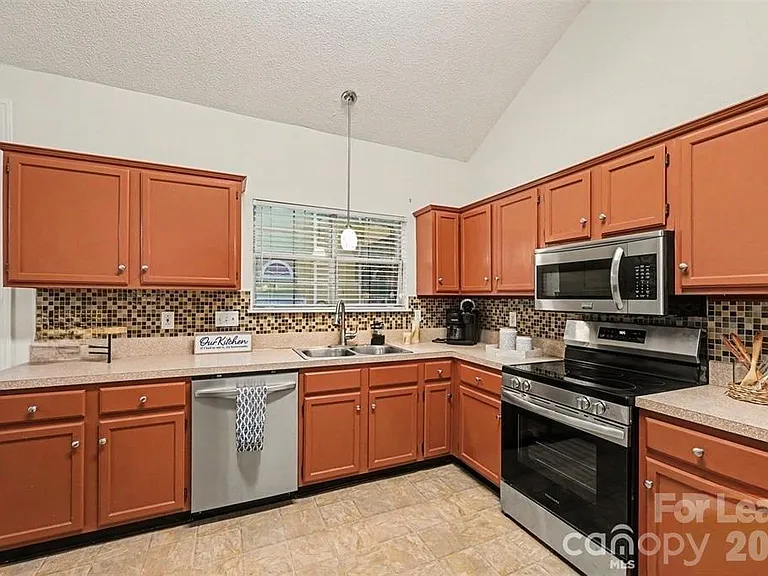 13505 Gatestone Ln — Photo 5