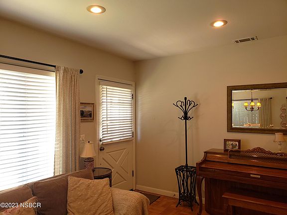 5th image of 939 E Cypress St