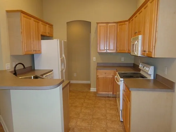 3 bed, 2.0 bath, 2176 sqft, $2,615 — Photo 2