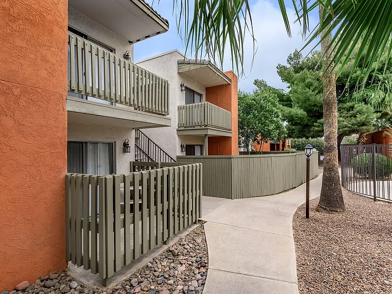 Pantano Villas Apartments — Photo 9