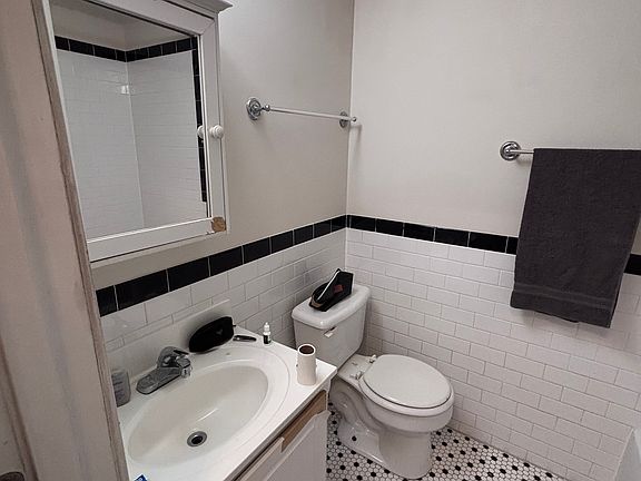 5th image of 1805 William St Unit 106B