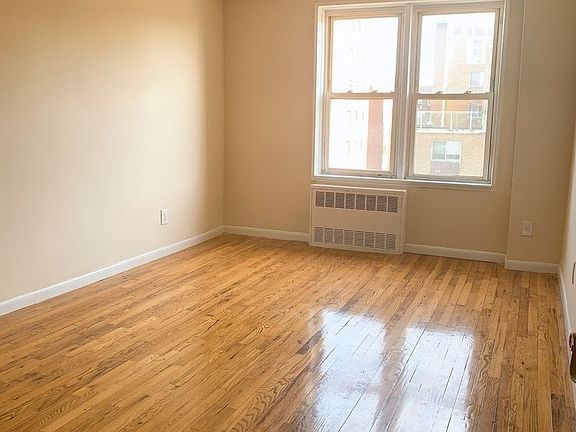 3rd image of 13950 35th Ave APT 6D