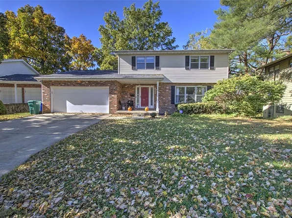 821 W Karen Dr, Decatur, IL 62526
