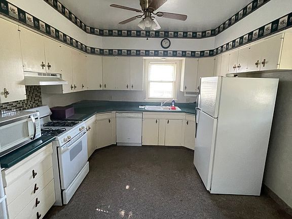 4th image of 310 W 17th St