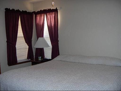 5th image of 211 MOONSTONE ST