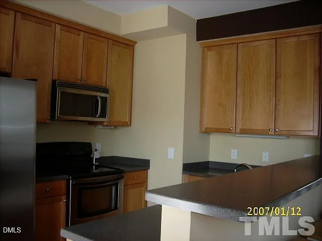 3 bed, 2.5 bath, $1,850 — Photo 2