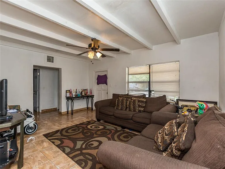 204 NW 28th Ave #1 — Photo 8