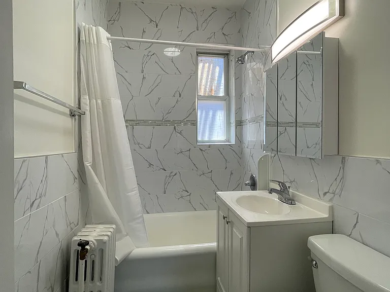 39 74th St #D1 — Photo 6
