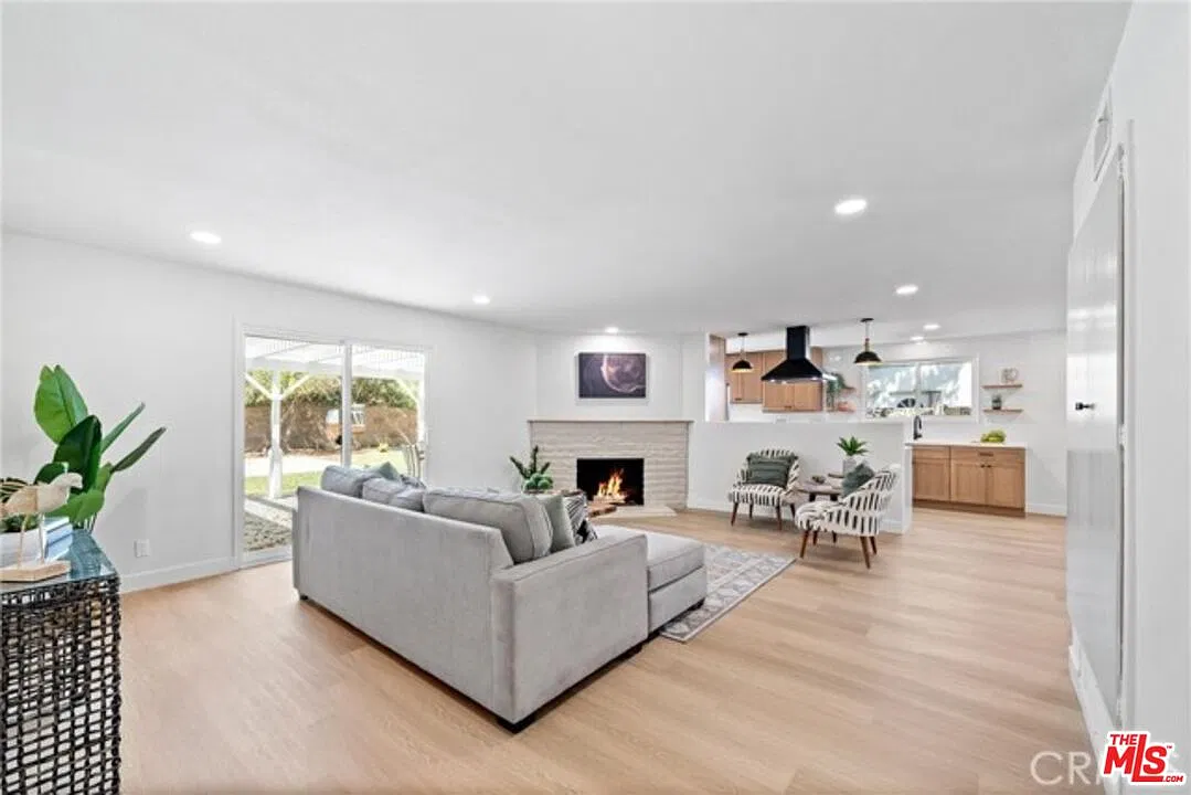 4 bed, 3.0 bath, 1870 sqft, $5,300 — Photo 4