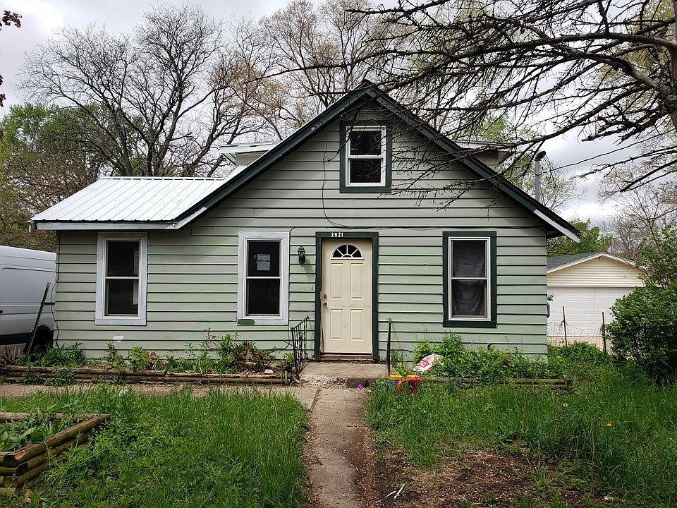 1st image of 2921 Horton St