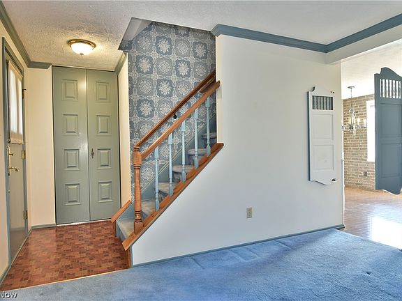 5th image of 8548 Carriage Hill Dr NE