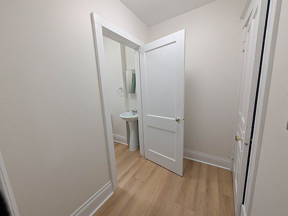 3rd image of 15 Court St