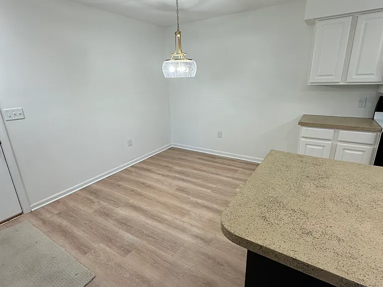 Lenox Dr — Photo 3
