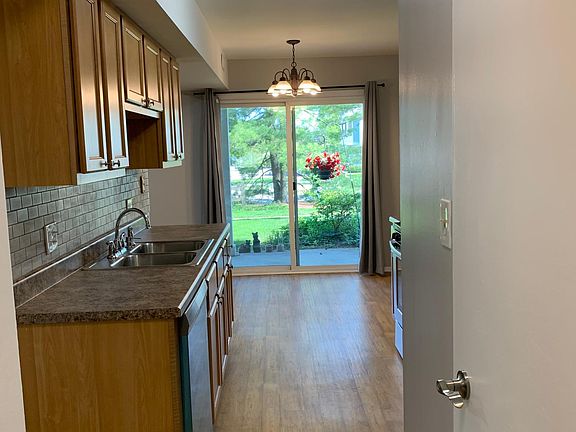 3rd image of 406 Stevenson Pl