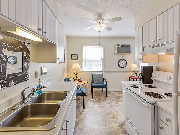 2nd image of 612 Garrison Ave #2C