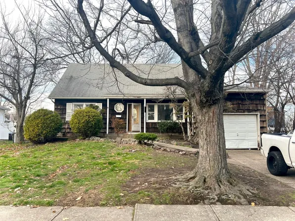 119 Le Grand St, Brentwood, NY 11717