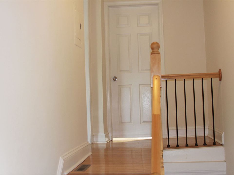 3 bedroom stairs