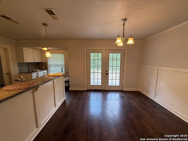 3 bed, 1.0 bath, 1036 sqft, $1,375 — Photo 4