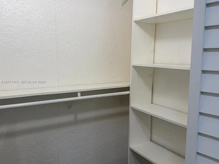 15420 SW 169th Ln #STUDIO — Photo 3