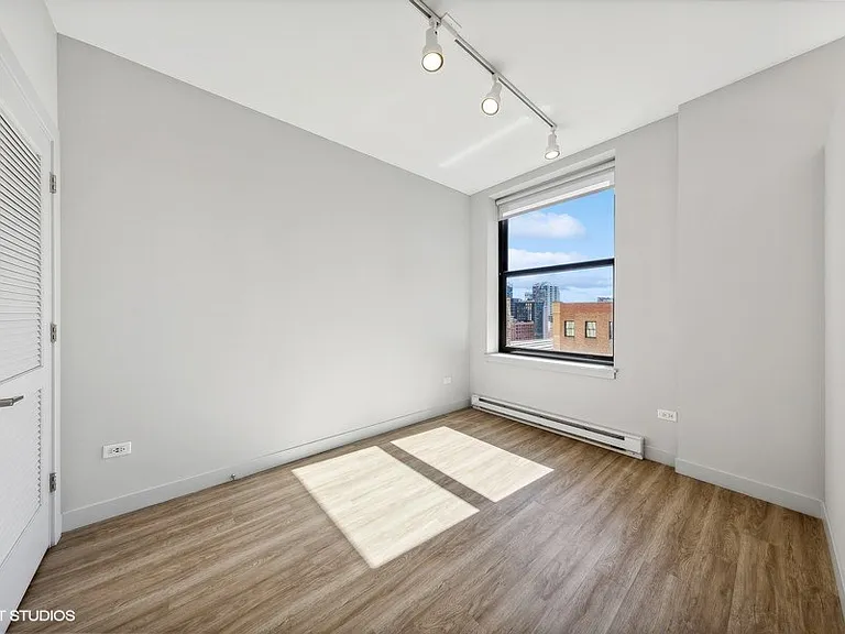 330 S. Wells St — Photo 63