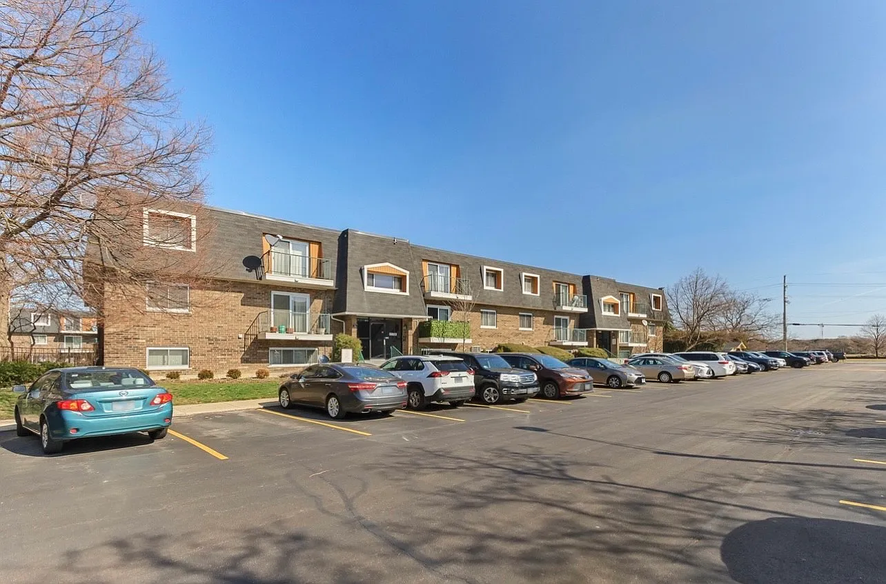2 bed, 950 sqft, $1,950 — Photo 2