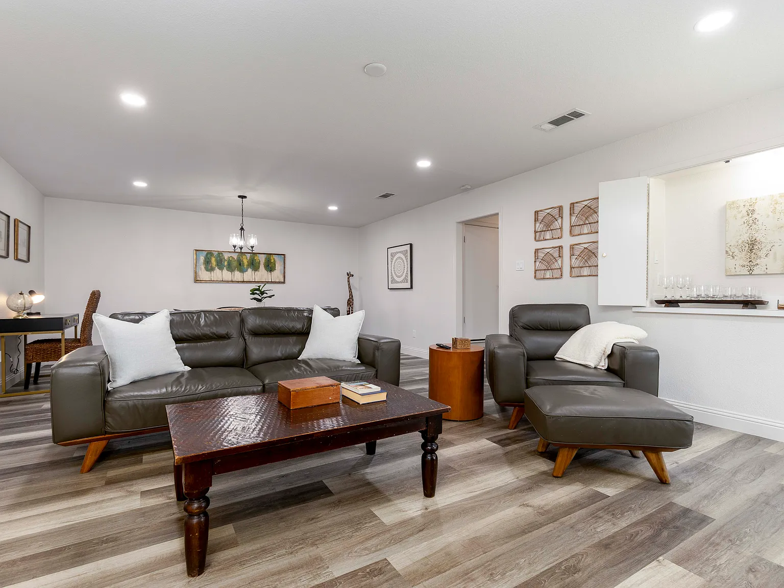 2 bed, 1417 sqft, $3,900 — Photo 3