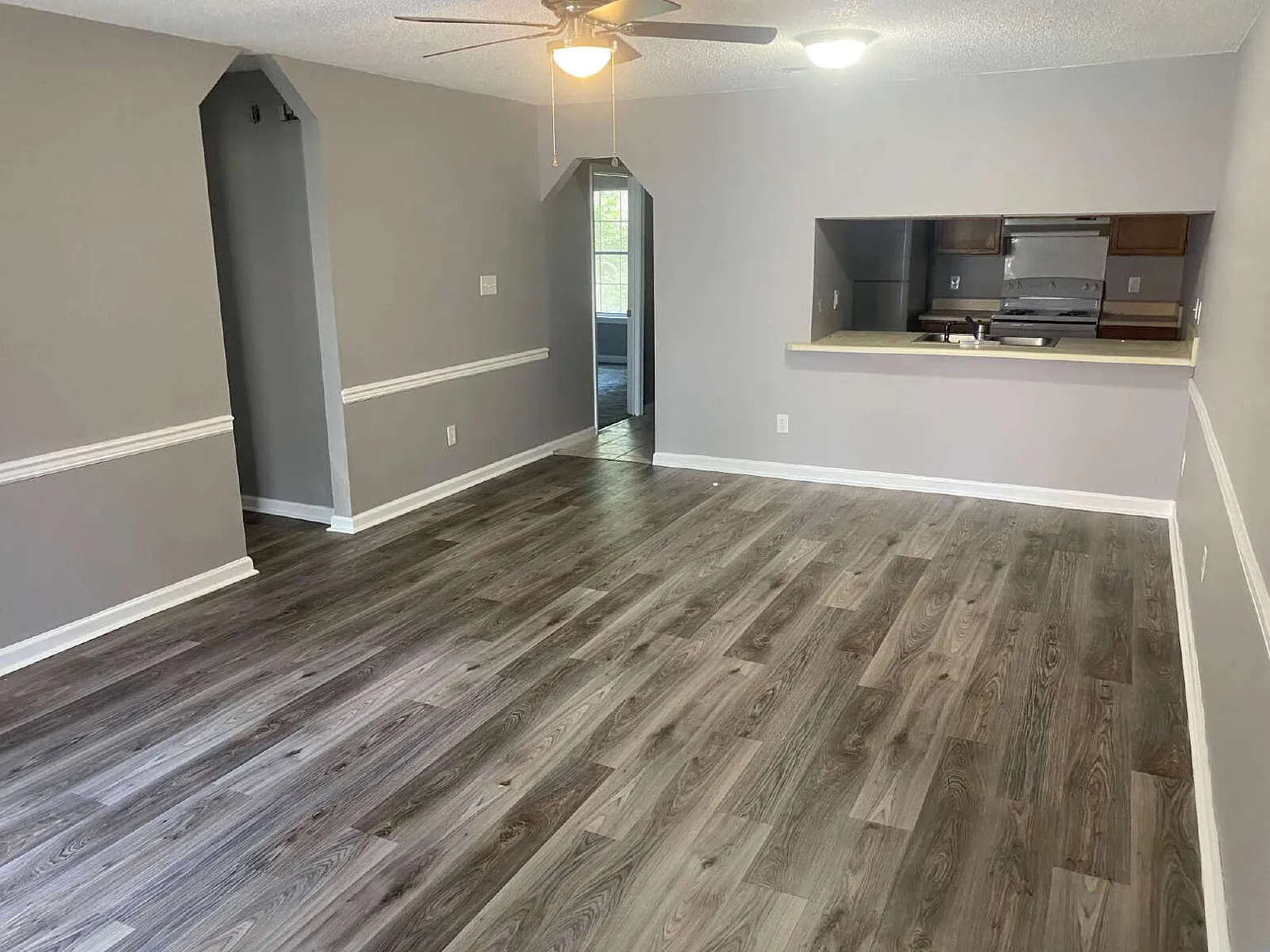 2 bed, 2.0 bath, 1002 sqft, $1,350 — Photo 2
