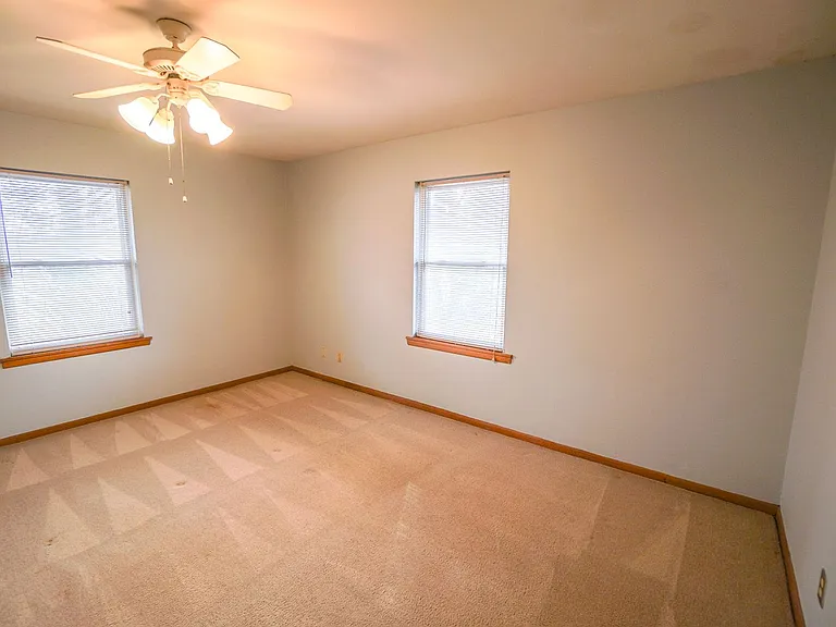 906 Carey Dr — Photo 10