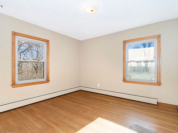 5th image of 35 Lemmon St