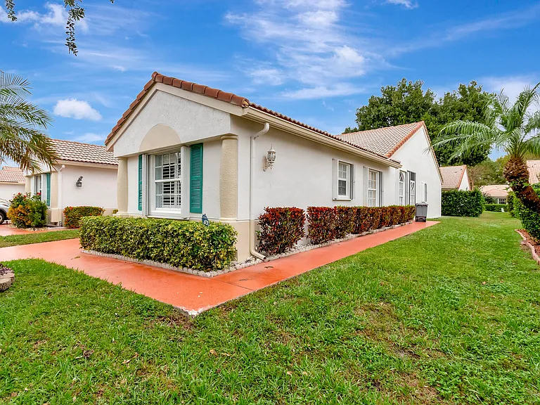 6129 Heliconia Rd — Photo 4