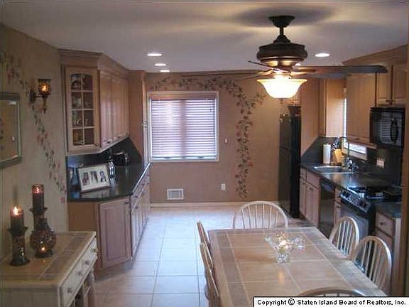 3rd image of 387 Leverett Ave