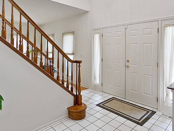 3rd image of 931 Salceda Ct