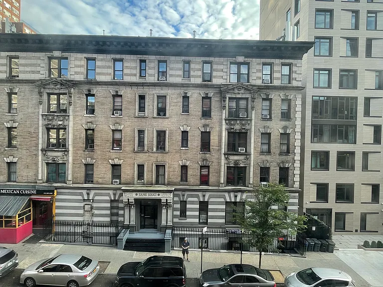 201 W 95th St #305 — Photo 4