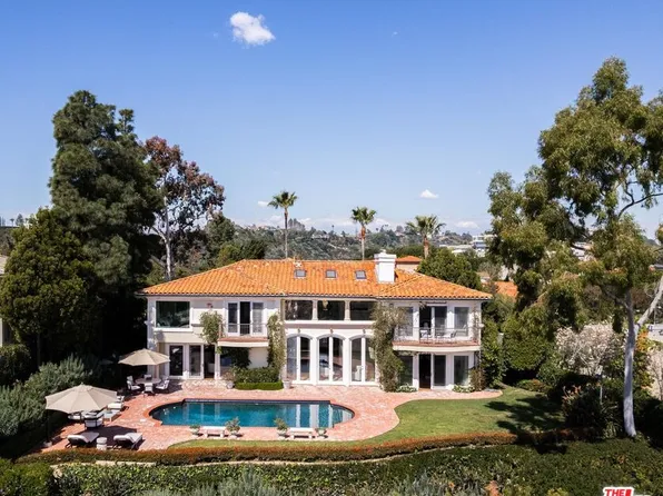 10814 Savona Rd, Los Angeles, CA 90077