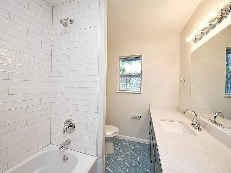 4400 Shallowbrook Trl #A — Photo 8