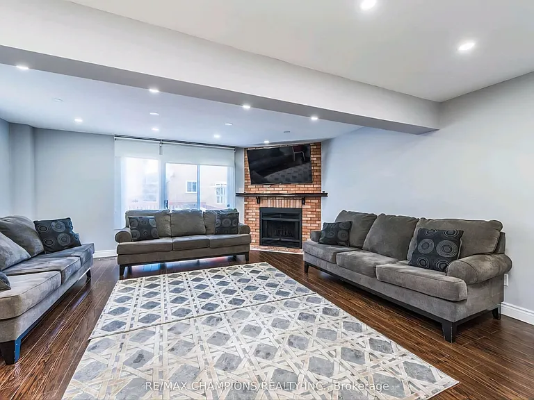 5284 Richborough Dr — Photo 7